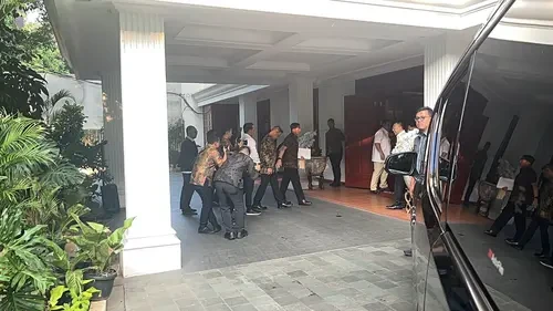 Menyusuri Langkah Politik Khofifah-Emil: Menuju Pilgub Jatim