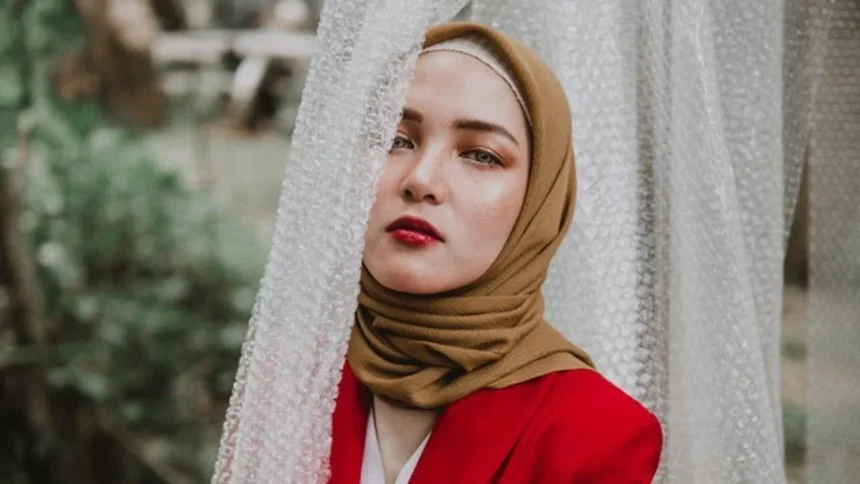 Rahasia Hijab Segi Empat Anti Lepas, Tetap Rapi Seharian!