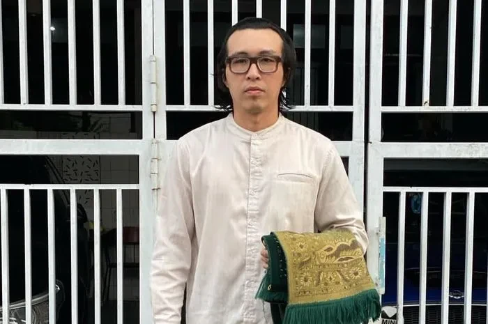 Dokter Tirta Ungkap Alasan Mengejutkan Pindah Agama: Apa yang Mendorong Keputusannya?