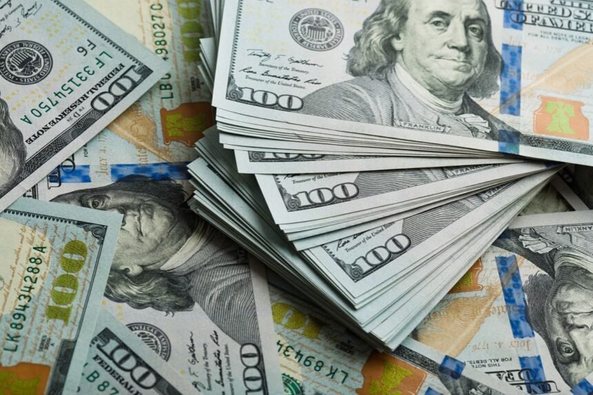 Dolar AS Naik Gila-gilaan, Apa Kabar Rupiah?