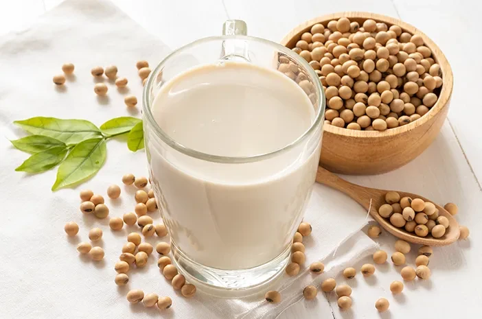 Bikin Awet Muda! Ini Alasan Kenapa Kamu Harus Mulai Minum Susu Kedelai Hari Ini