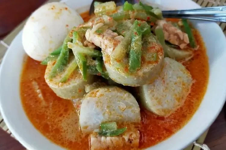 Lontong Sayur: Sarapan Favorit dengan Kuah Santan yang Gurih (Ilustrasi)