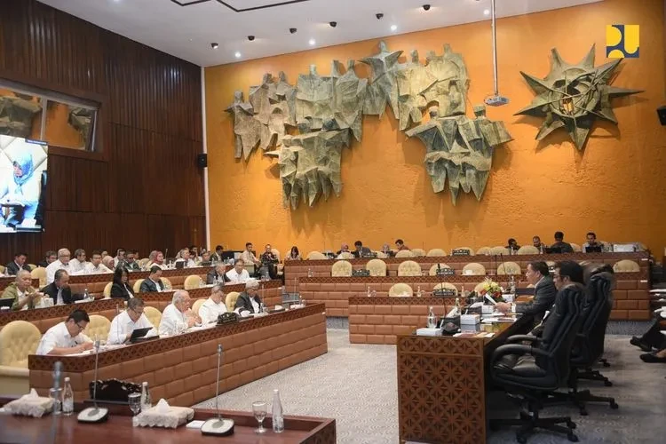 Di Tengah Hiruk-pikuk, Rumah: Harapan atau Beban?