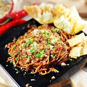 Mie Pedas Level Dewa: Jelajahi 7 Tempat Makan Pedas di Jakarta yang Bikin Kamu Menangis
