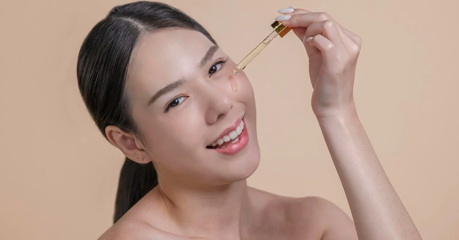 Retinol vs Hyaluronic Acid: Membongkar Rahasia Awet Muda untuk Usia 30+? (Ilustrasi)