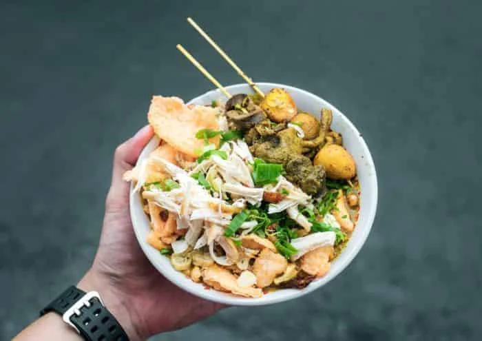 Bubur Ayam Khas Berbagai Daerah: Menjelajahi Cita Rasa Sarapan Favorit Nusantara (Ilustrasi)