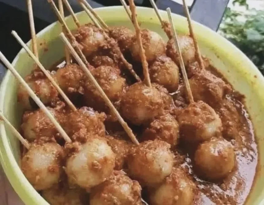 Resep Cilok Bumbu Kacang Khas Bandung, Enak Selagi Panas