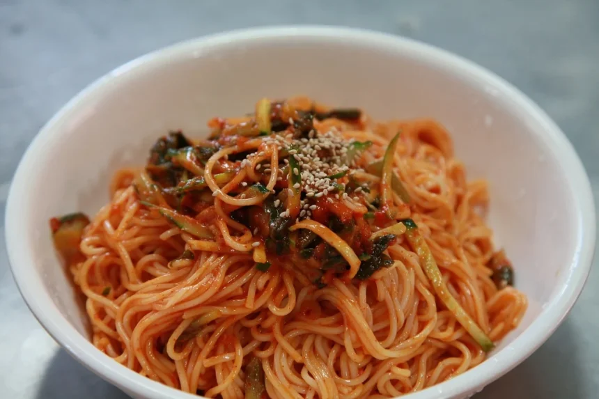 Resep Mie Ndower: Pedasnya Bikin Nagih dan Gak Bisa Berhenti Makan!