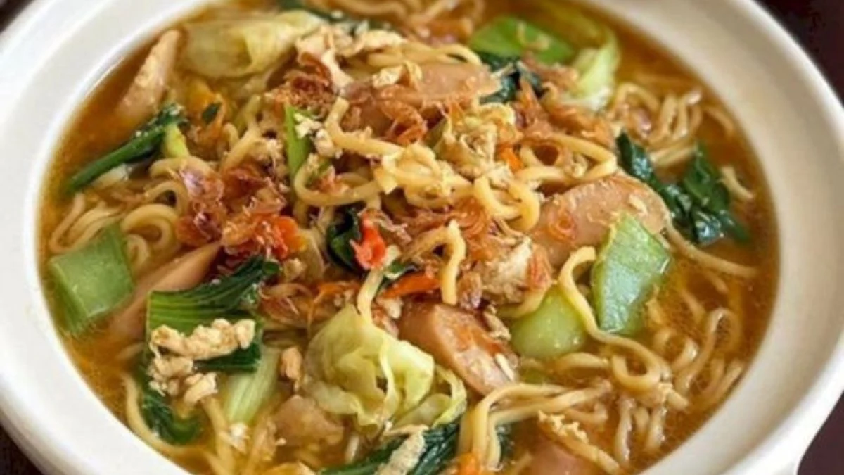 Mie Tek Tek Kuah: Resep Kuliner Kaki Lima yang Gurih! (Ilustrasi)