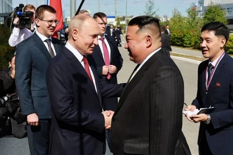 Hadiah Putin untuk Kim Jong Un: Peralatan Minum Teh Hingga Limusin Mewah Buatan Rusia