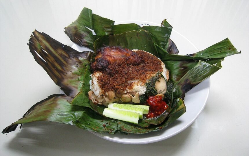Nasi Bakar: Menelusuri Jejak Kuliner Nusantara yang Kaya Rasa dan Sejarah (Ilustrasi)