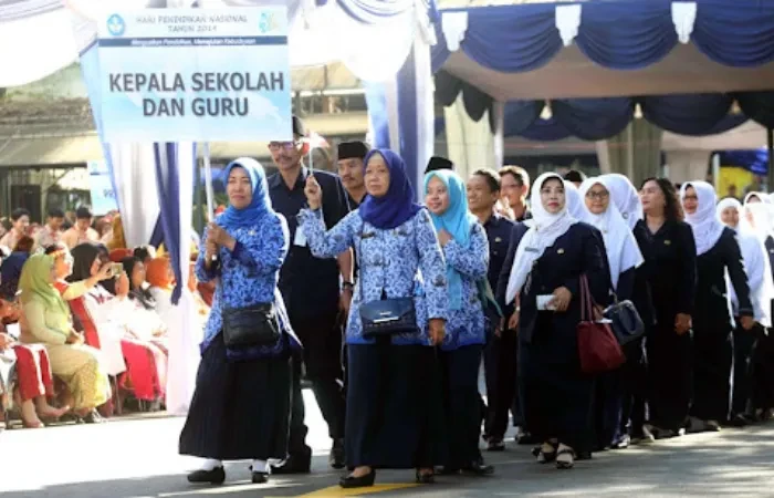 Pemerintah Indonesia telah mengambil langkah baru dalam pengelolaan tunjangan guru Non ASN melalui penerbitan Peraturan Sekretaris Jenderal (PERSESJEN) Nomor 16 Tahun 2023.