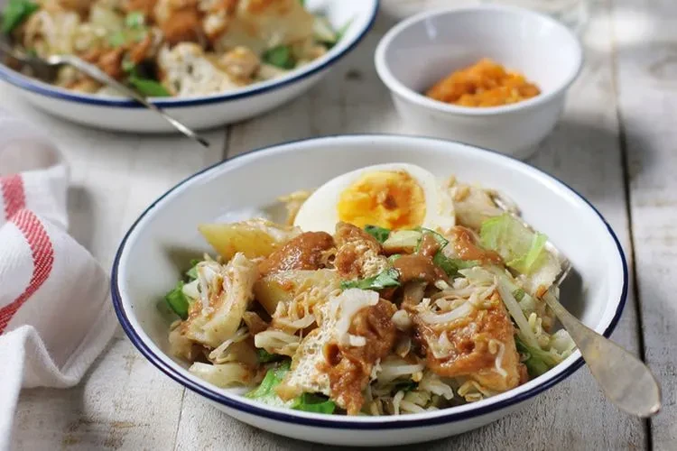 Nikmati Sensasi Autentik dengan Resep Gado-Gado Jawa Timur: Rahasia Kelezatan Sayuran dan Saus Kacang yang Wajib Anda Coba di Rumah!