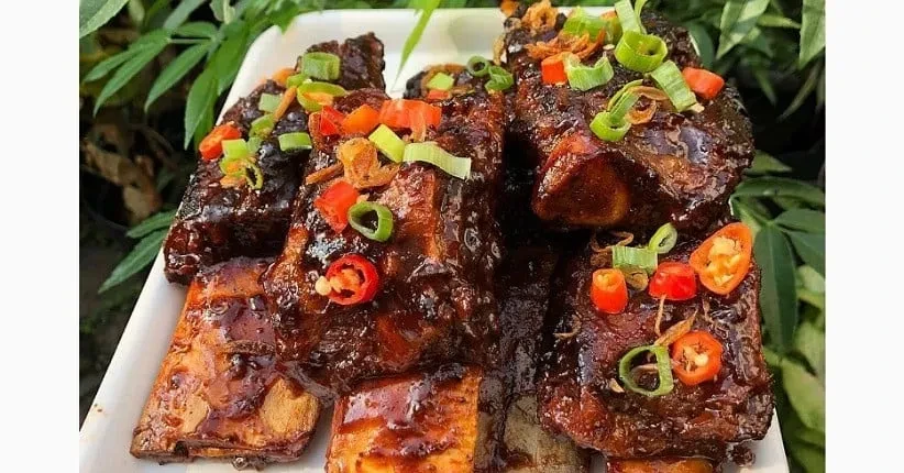 Lagi Pusing Mau Masak Apa untuk Idul Adha? Yuk, Ikutan Resep Iga Bakar Sambal Kacang yang Viral Ini!