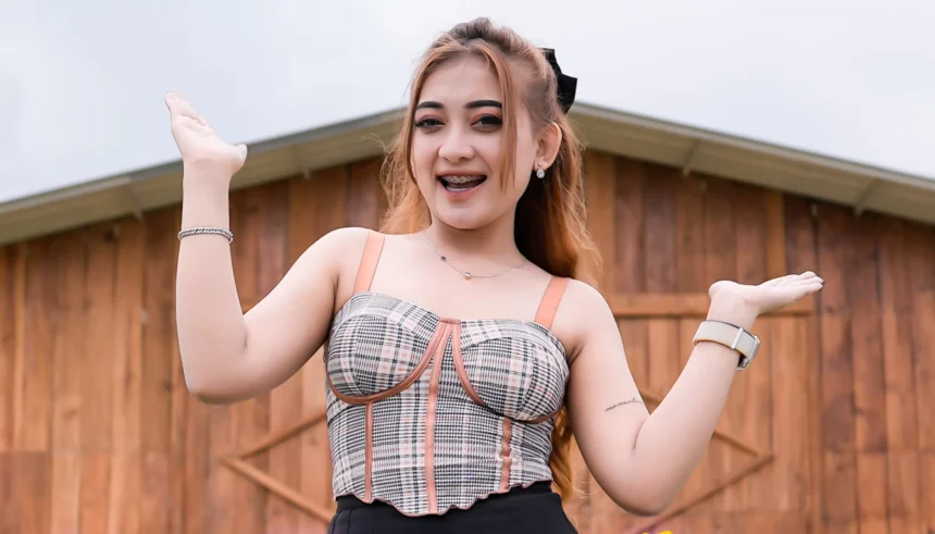 Profil Shinta Arsinta, Penyanyi Dangdut Berbakat yang Memikat Hati Penonton dengan Goyangan dan Suara Merdunya!