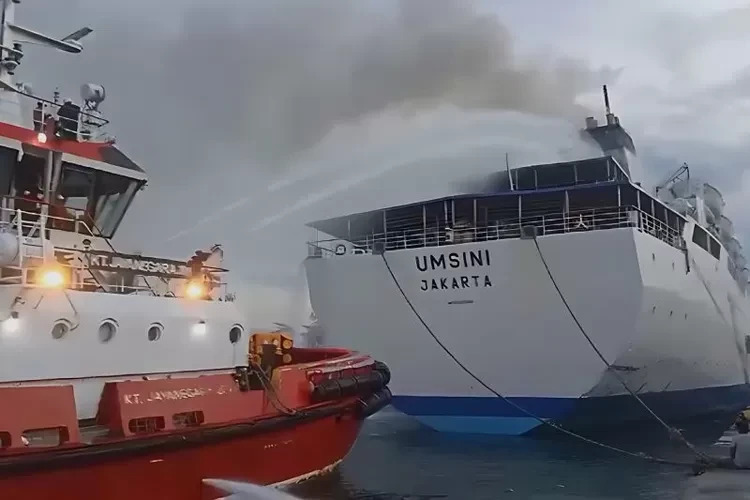Misteri Kebakaran KM Umsini! Api Berkobar di Kapal Pelni, Penyebab Masih Diselidiki