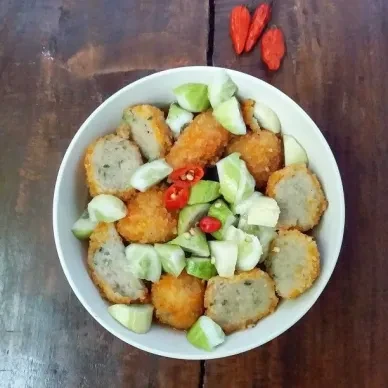 Resep Rujak Pentol: Camilan Pedas Segar yang Bikin Nagih! (Ilustrasi)