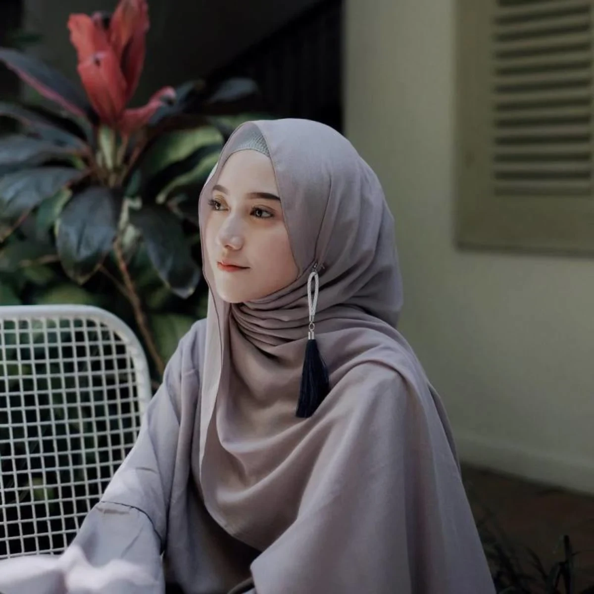 Bosan Gaya Hijab Itu-itu Saja? Coba Tutorial Pashmina Simple Ini!