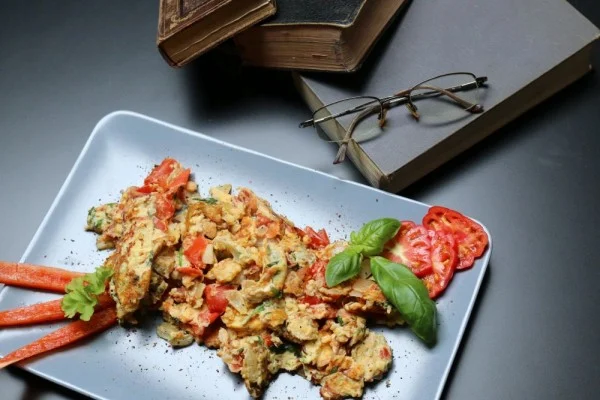 Resep Tumis Telur Sambal Bawang yang Gurihnya Bikin Nagih! Cocok untuk Makan Siang! (Ilustrasi)