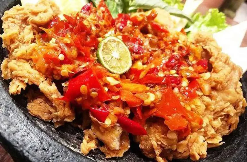 Ayam Geprek Sambal Cikur: Sensasi Pedas Menggelegar yang Mengguncang Lidah Jawa Timur (Ilustrasi)
