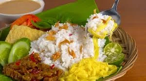 Resep Nasi Uduk Pulen dan Wangi: Rahasia Sarapan Favorit Orang Betawi (Ilustrasi)