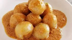 Cilok Bumbu Kacang: Sensasi Gurih Kenyal yang Menggoda Lidah (Ilustrasi)