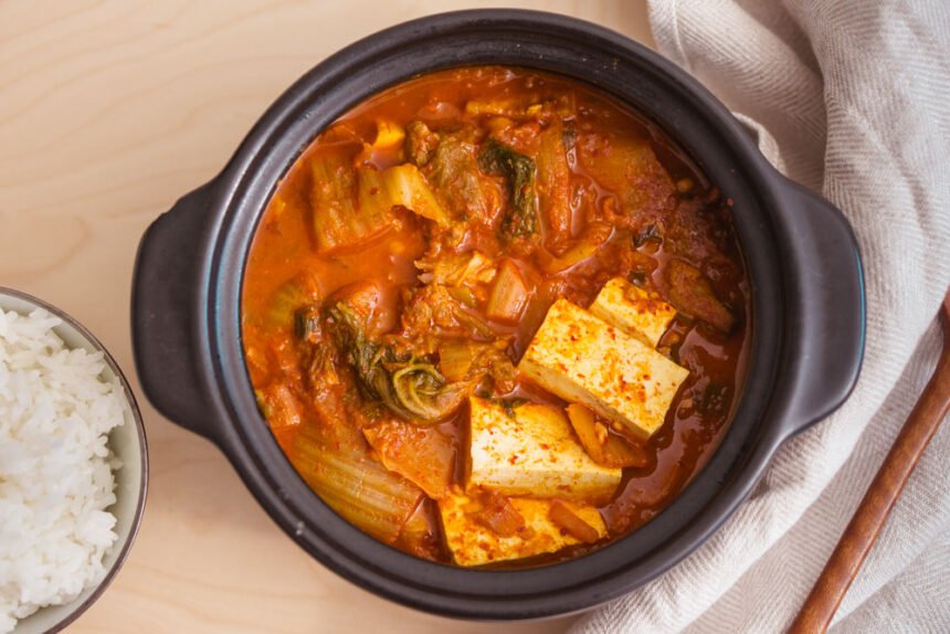 Kimchi Jjigae: Sup Kimchi Korea yang Pedas dan Lezat