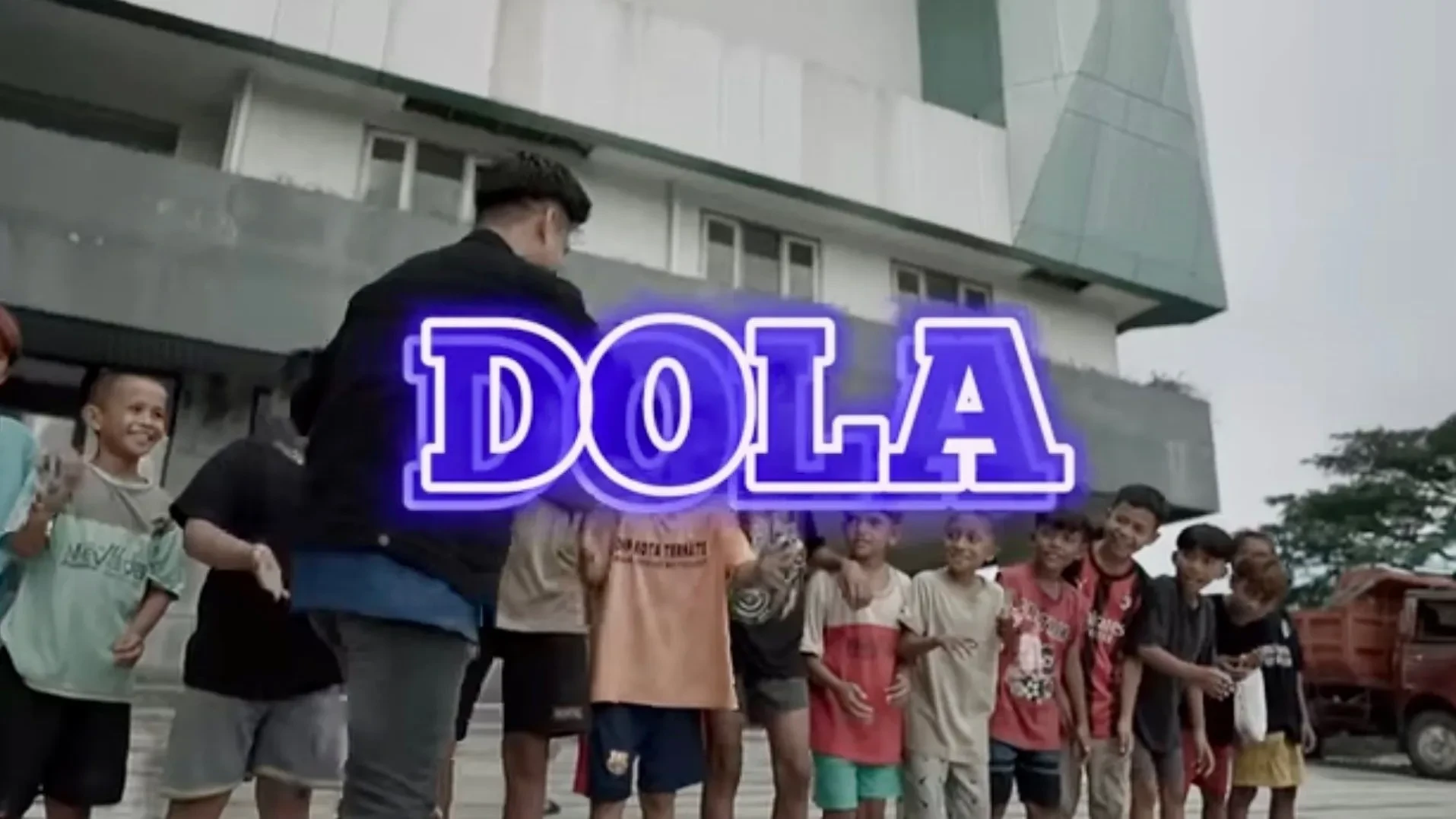 Temukan Kebahagiaan dengan Download Lagu "Dola Dola" Sekarang!