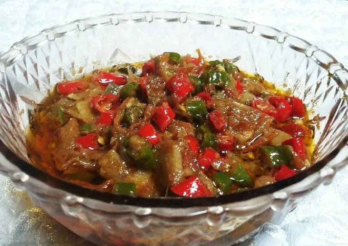 Adu Pedas! Sambal Terasi Iris Tumis: Resep Viral vs Resep Klasik (Ilustrasi)