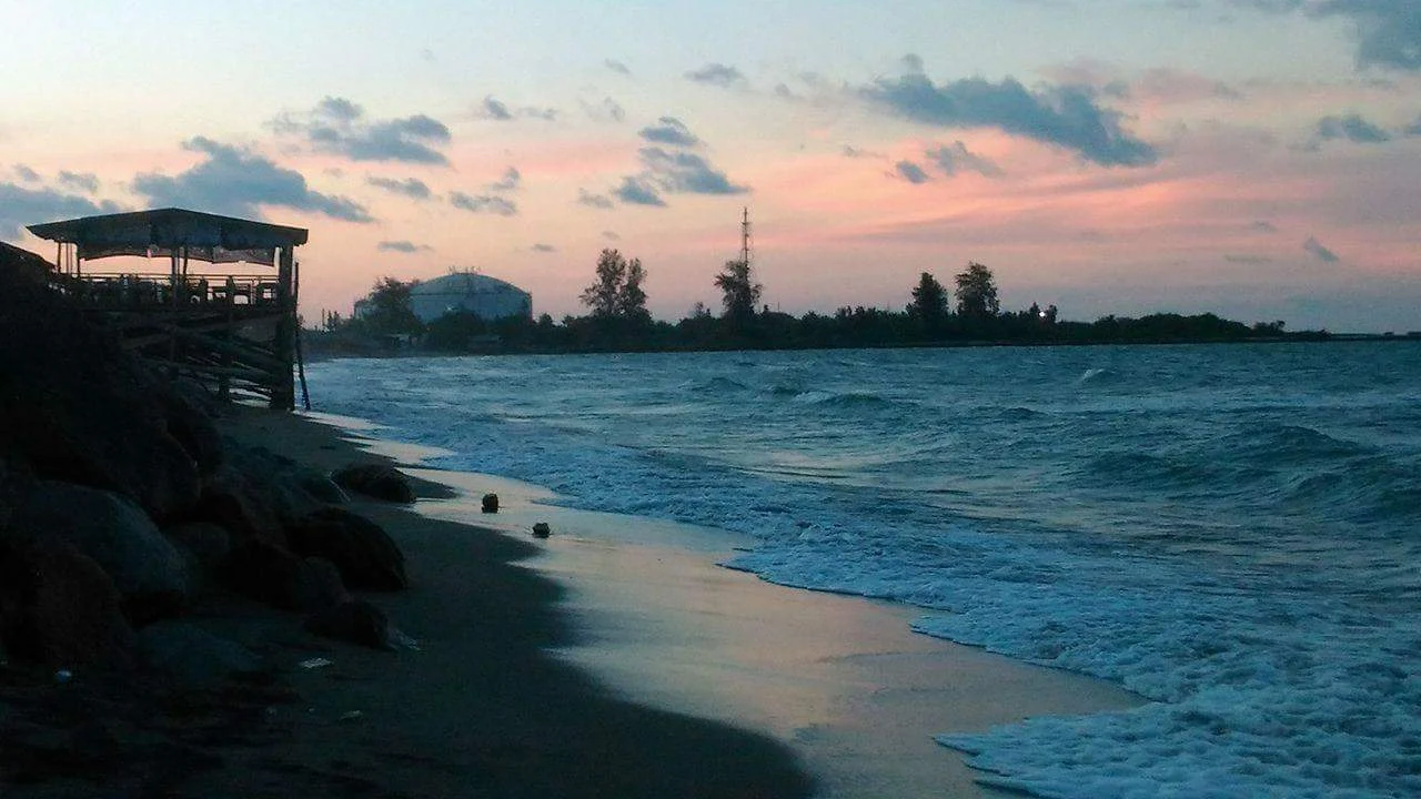 Pantai Ujong Blang, Lhokseumawe, Pesona Alam Aceh yang Tak Boleh Dilewatkan!