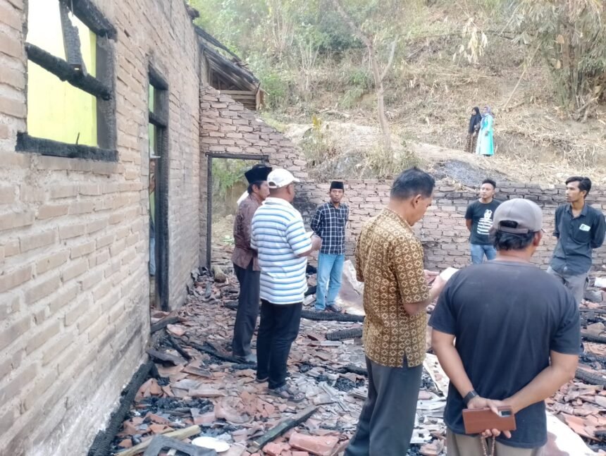 Ditinggal Bepergian, Sebuah Rumah Di Desa Daleman Ludes Terbakar