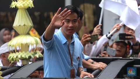 Foto: Pasangan calon Prabowo Subianto dan Gibran Rakabuming Raka saat mengikuti kirab budaya arak arakan di kawasan taman Suropati menuju KPU, Jakarta, Rabu (25/10/2023). (CNBC Indonesia/Muhammad Sabki)