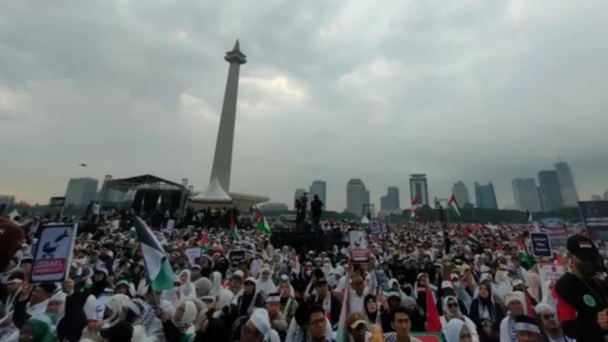 Monas Dipadati Massa Aksi Bela Palestina, Bagaimana Dampaknya Pada Lalu Lintas Jakarta?