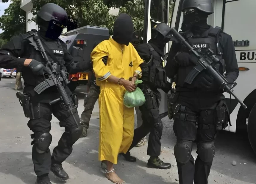 Densus 88 Ringkus Teroris JAD di Ngawi, Warga: Dia Orang Baik dan Rajin ke Masjid