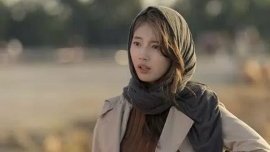 5 Artis Non Muslim yang Pernah Berhijab, No 5 Bikin Kaget!