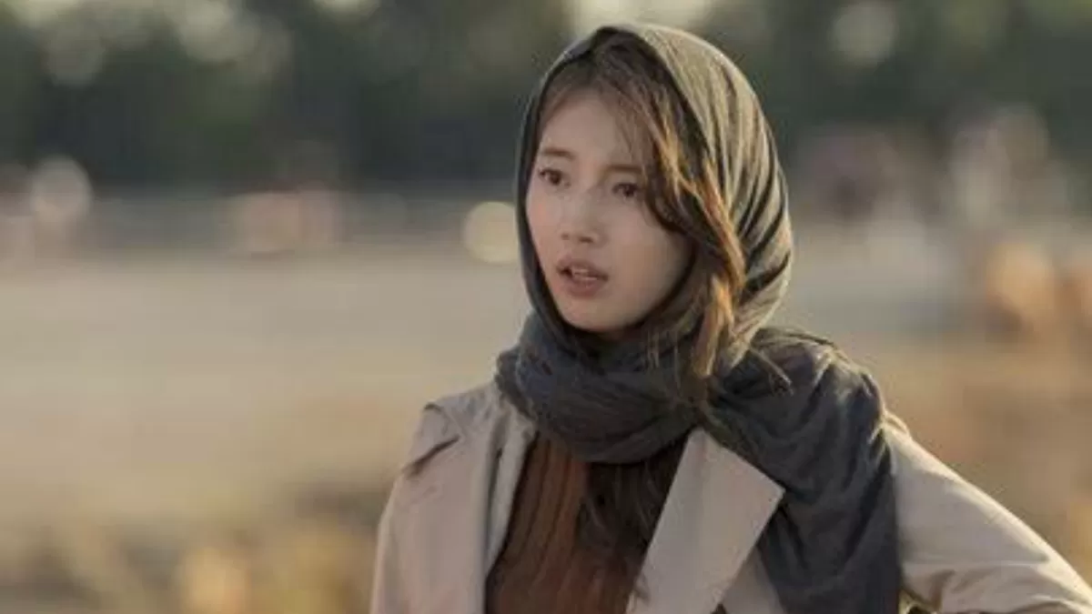 5 Artis Non Muslim yang Pernah Berhijab, No 5 Bikin Kaget!