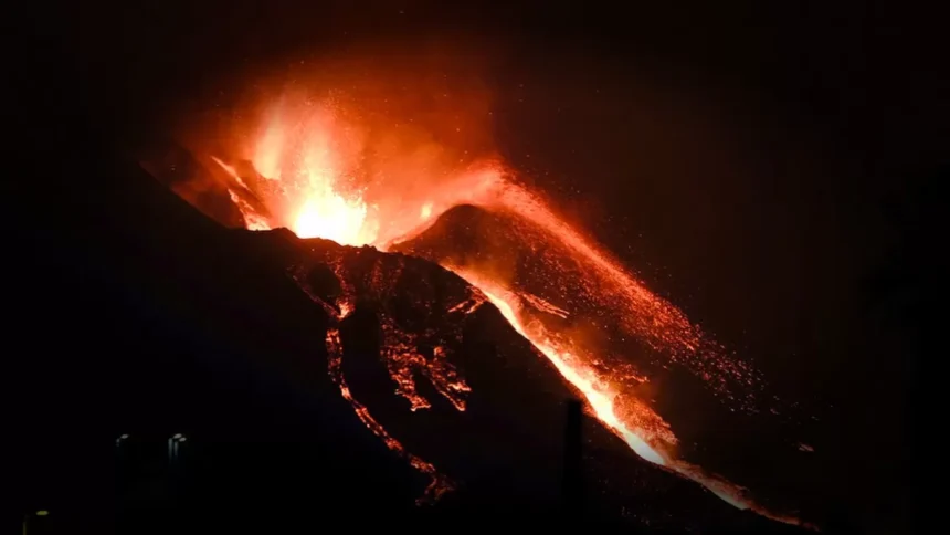 4.000 People Successfully Evacuated, Due to Volcanic Eruption in Iceland, on Monday Night