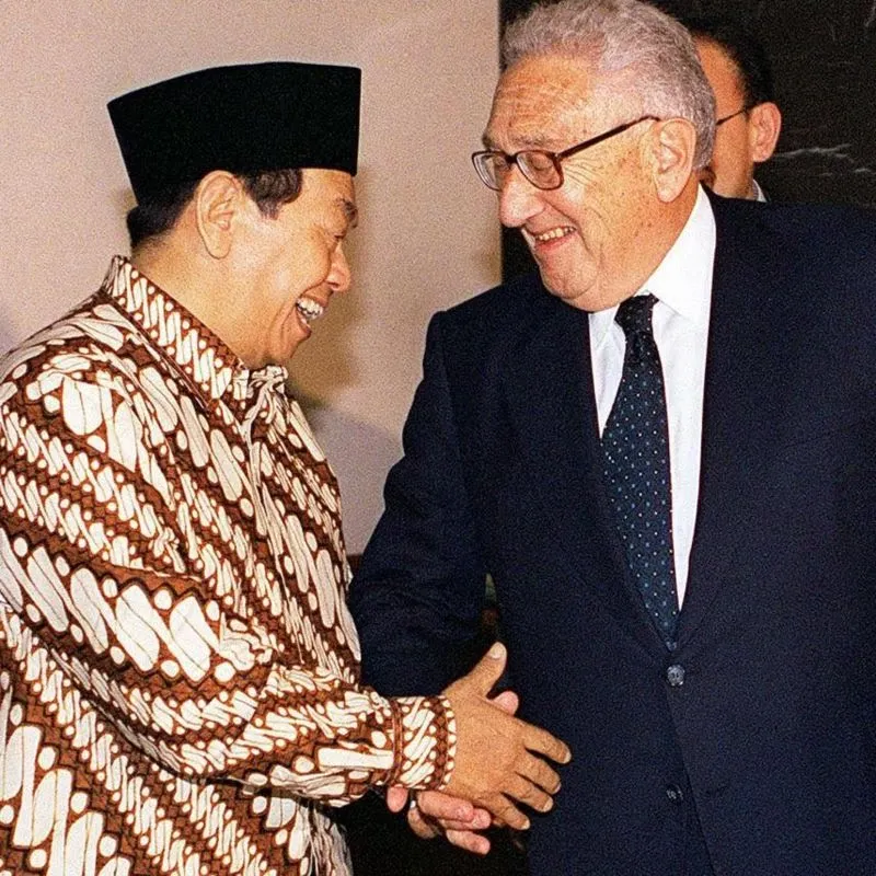 Henry Kissinger Dan Indonesia: Kisah Cinta Dan Luka