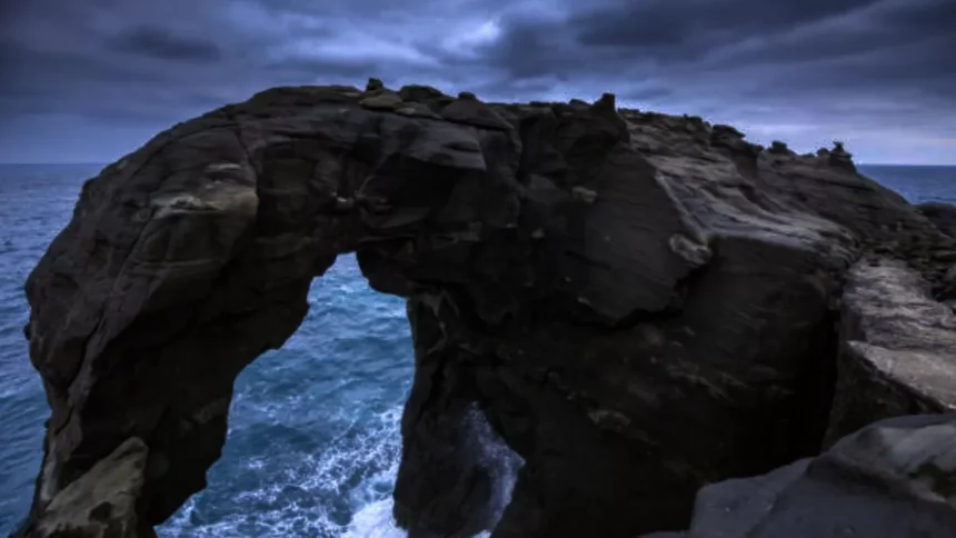Damage to Elephant Trunk Rock in Taiwan, a Natural Tourist Destination, Collapses Without Cause!