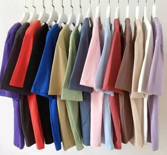Warna-Warna Pakaian yang Membuat Kulit Anda Terlihat Lebih Cerah