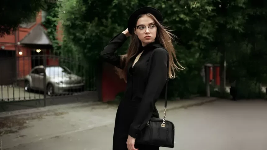 Gaya Vintage Kembali Berjaya, Ini Prediksi Tren Fashion & Beauty 2024 oleh Pinterest