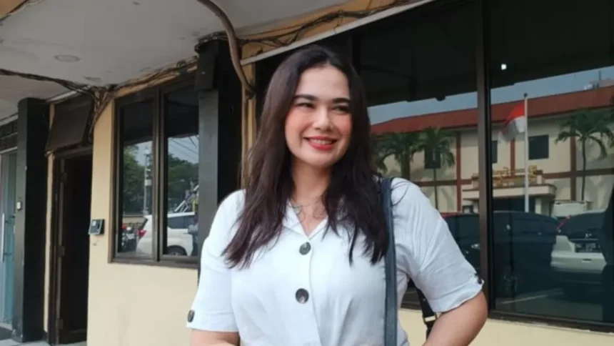 Catherine Wilson Jadi Nyi Gendis di Film Horor Rambut Kafan