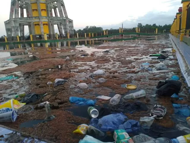Sampah Malam Tahun Baru Capai Rekor Tertinggi di jakarta