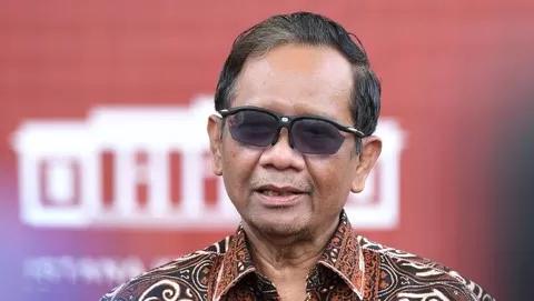 Survei  LSI, Mahfud MD Kalah di Kampung Halaman Madura, ketua DPD PDIP Jatim gak Malu tah? 