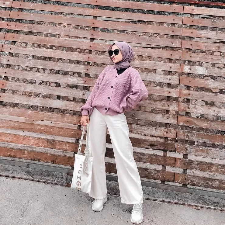 Setelan Santai Outfit Hijaber’s 2024 yang Tetap Modis dan Netral, Bikin Kamu Tampil Unik!
