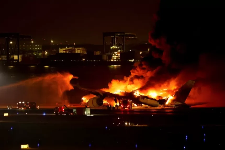 Tabrakan Maut di Landasan Pacu Bandara Haneda, Pesawat Japan Airlines Terbakar dan 5 Kru Pesawat Penjaga Pantai Tewas