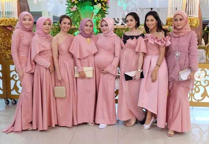 Menyambut Idul Fitri: Inspirasi 5 Warna Busana yang Ceria!
