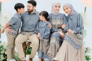 Model Baju Lebaran 2024 Couple Terbaru untuk Keluarga Besar: Inspirasi Fashion Muslimah Modern yang Simple, Unik, dan Mewah