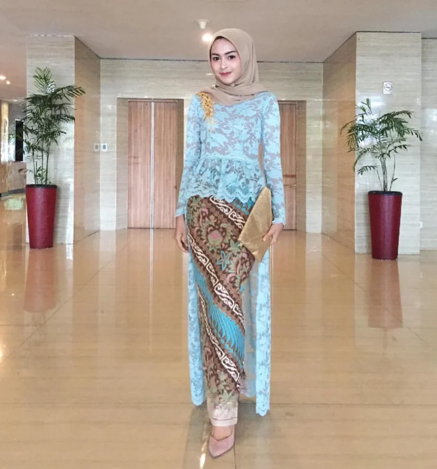 7 Model Kebaya Modern Hijab yang Menarik dan Syar’i