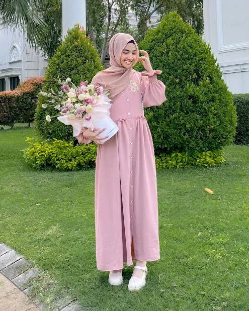 Warna-warna Ceria dan Hangat Bakal Mendominasi Tren Fashion 2024